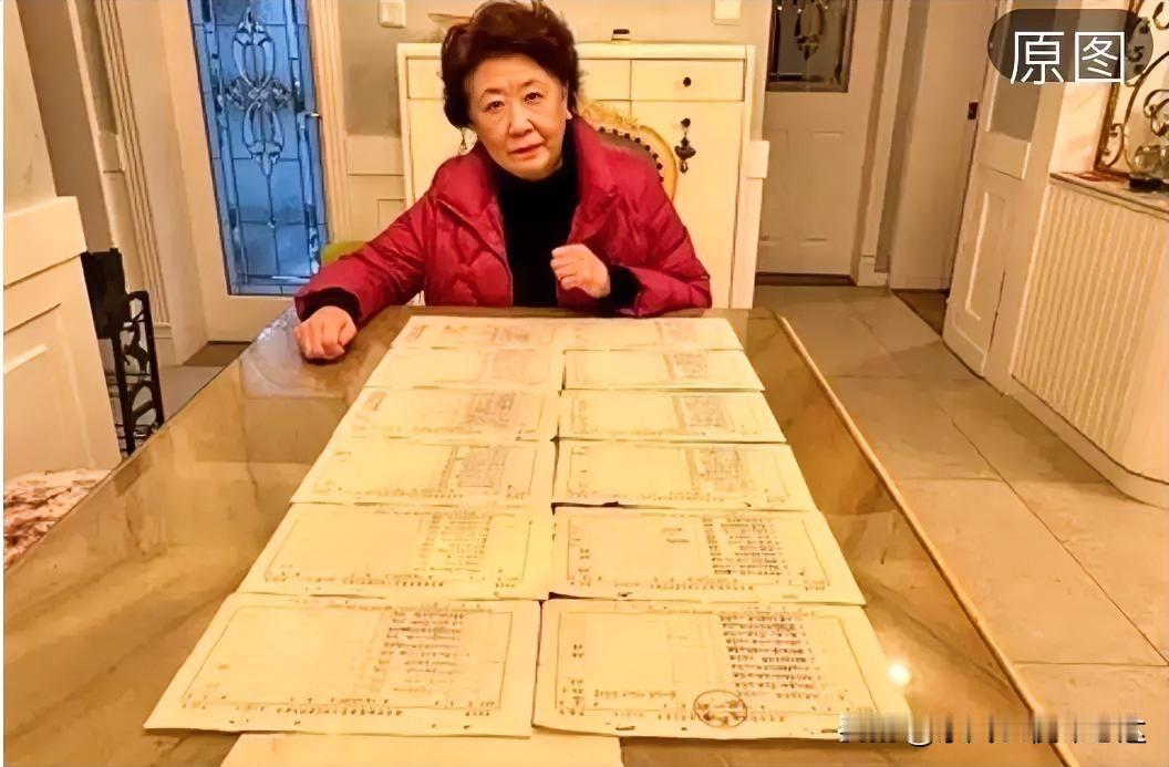 太佩服庞叔令女士了徐莺和徐湖平本想借着画展的机会，结交庞叔令，就此坐实徐莺