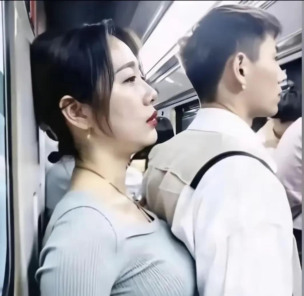 这要是在武汉大学算不算性骚扰？这是谁骚扰谁？