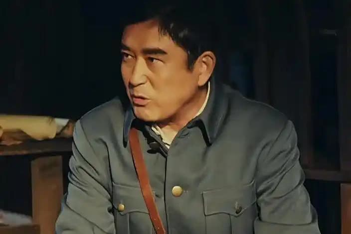 所有特型演员中我觉得无论是从形象、神貌、动作、声音四个方面来看最不像的就是这个，