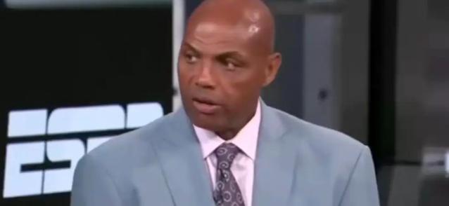 NBACourtside报道，巴克利在节目中谈到了今年全明星赛相较往年更具竞争