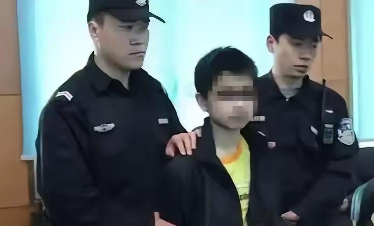 深圳这案子看得人浑身发冷！车主免费接送初中生三年，换来的却是对方用尖刀捅死自己女