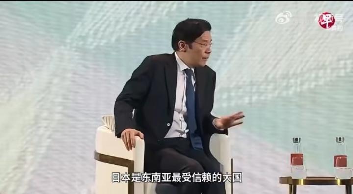 这个不要脸的真把自己当盘菜了，作为老美的嘴替，新加坡总理在访谈中说“日本是东南亚