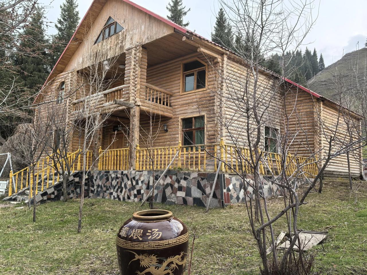 新疆的旅游季再度来临，我的山庄仍在静候它的有缘人。天山大峡谷是人们窥探