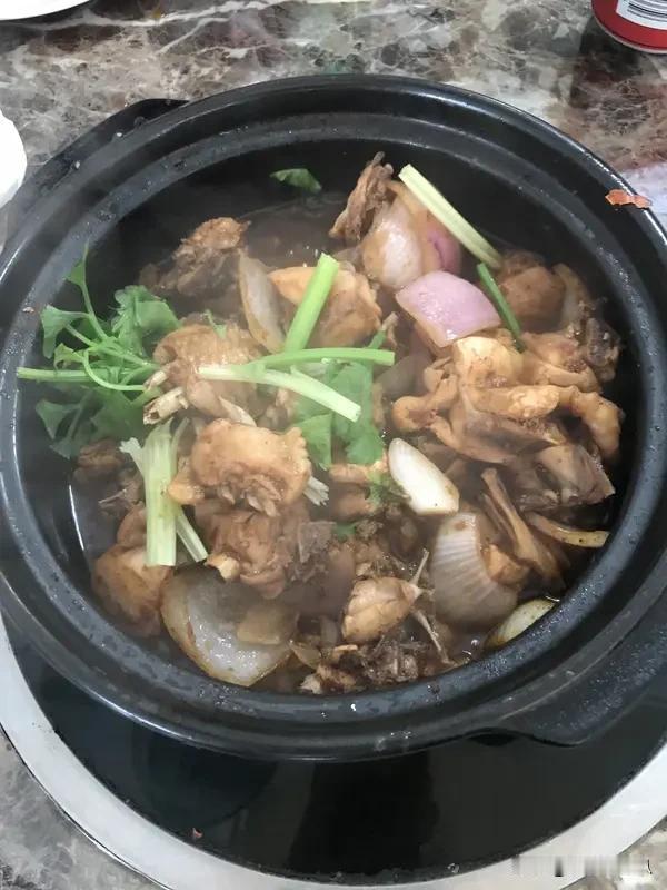 一口鸡煲竟藏这般“秘密”，莫氏鸡煲背后的惊人真相！在美食的江湖里，总有一些独特