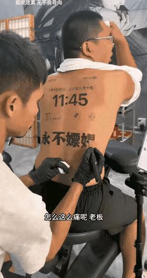 一对活宝啊，这表情简直精准极了。这么大的“工程”呢，连方案都不确认就开工，这不，