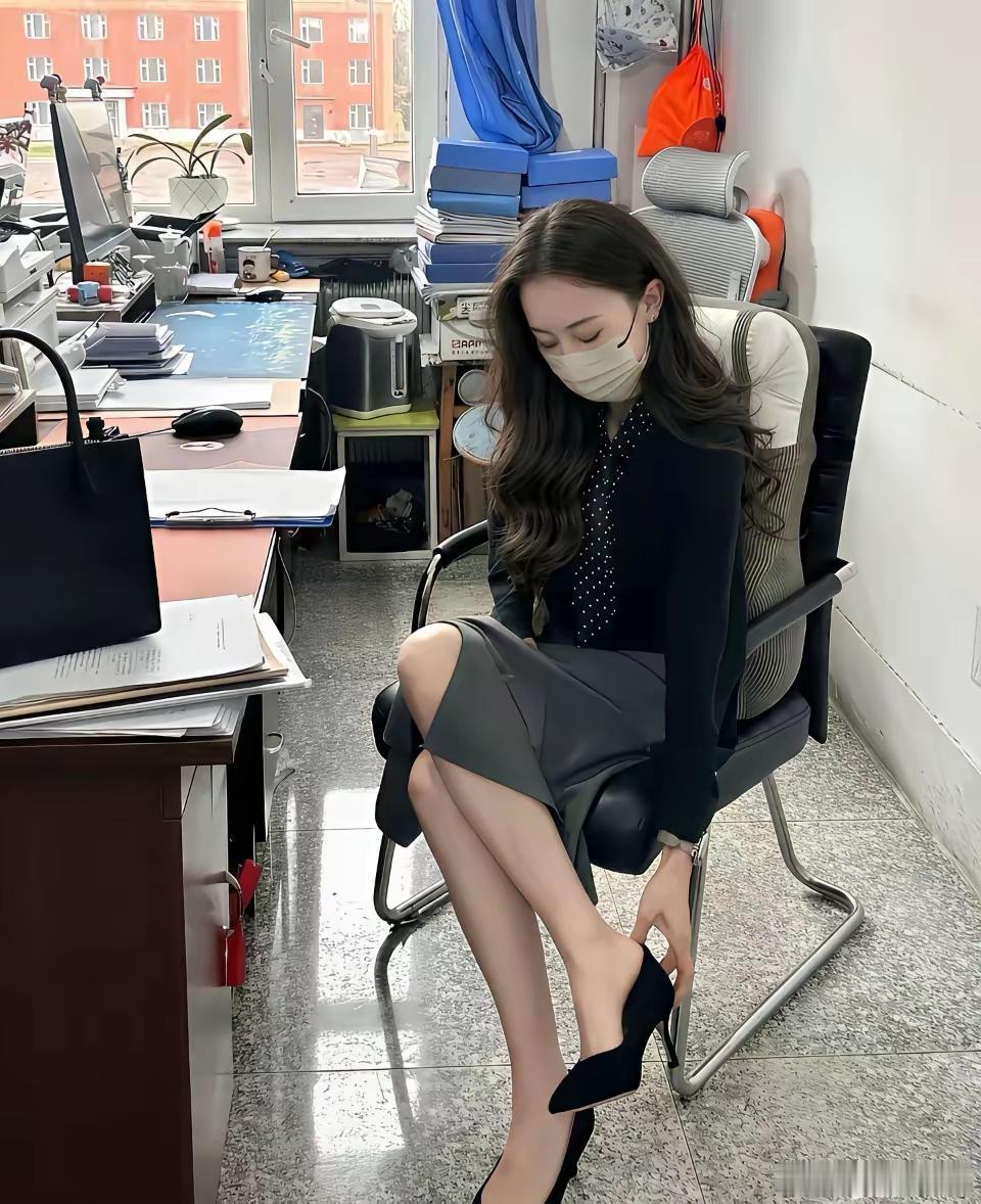 小学老师你觉得穿哪套合适？