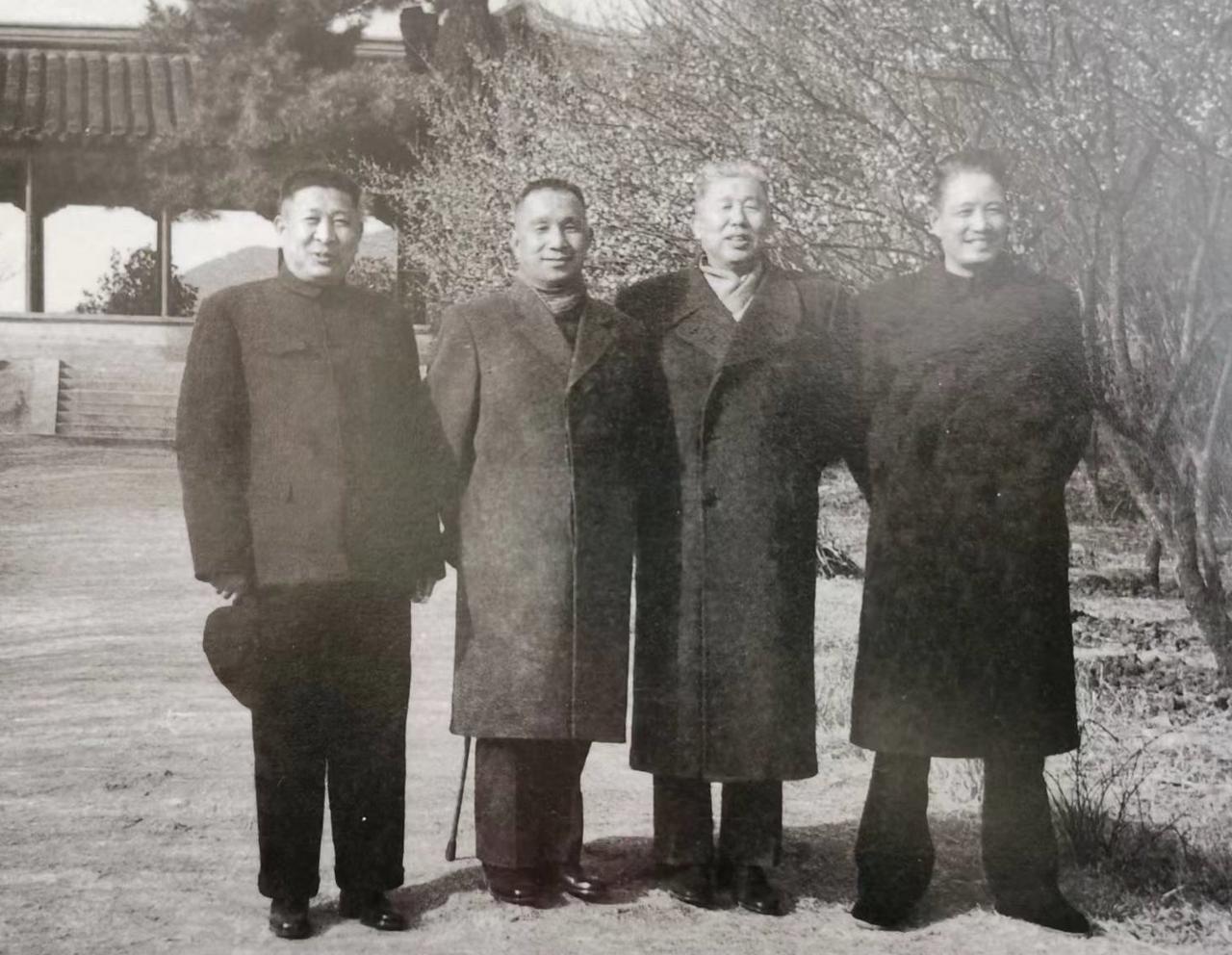 1981年春，粟裕病重住院。时任副总参谋长的张震多次前去探望，粟裕总是叮嘱他，你
