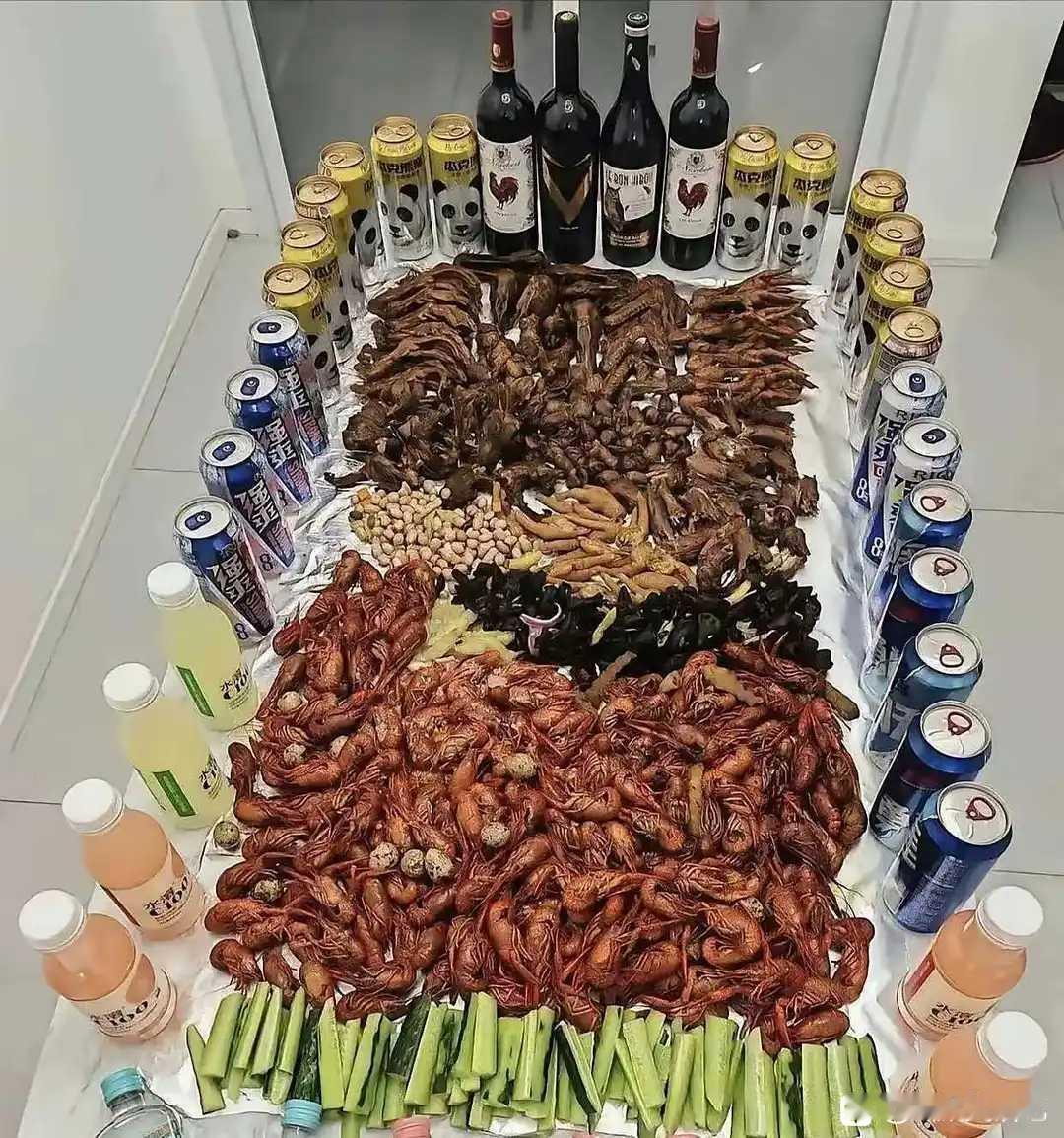 猜猜这一桌多少钱？深夜美食趴小龙虾、啤酒、花生，一起嗨翻天！🍻🦐🌭