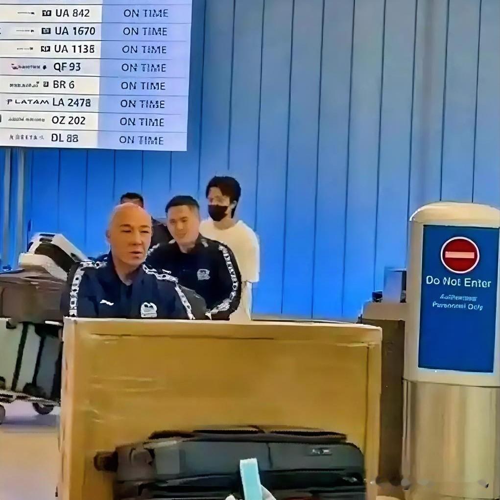 球台，是奥运会的。场馆，也是奥运会的。6月25日，洛杉矶安大略会议中心。国乒16