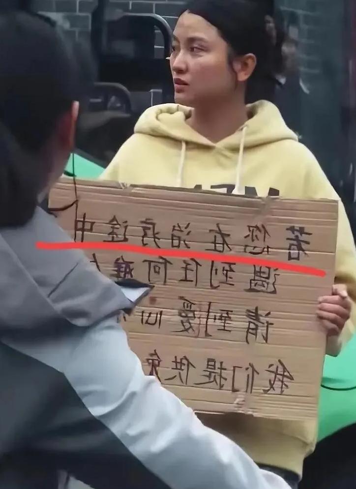 笑不活了，在人心隔肚皮的今天，成都华西医院门口竟然有人公然挑战“常识”。一个小