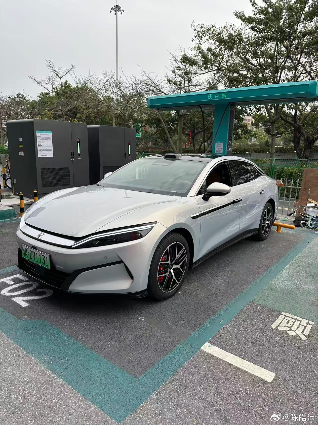 刷到有人说比亚迪闪充的损耗很大，要打个七几折，刚好我昨天去实测了，不打嘴炮，给大