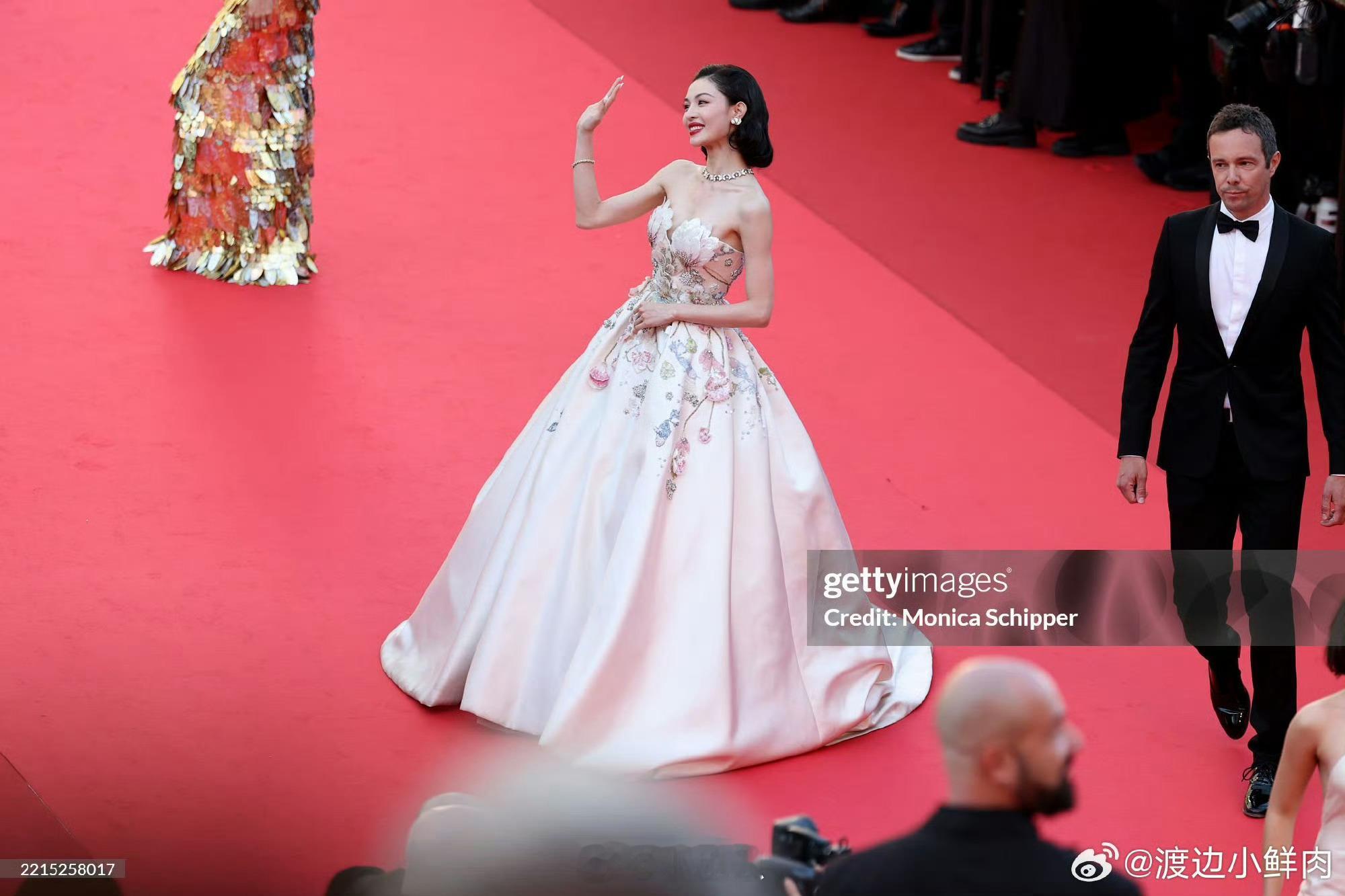 钟楚曦发了G社生图G社不会是钟楚曦站姐吧我说钟楚曦怎么可以这么美啊，美到以为G社