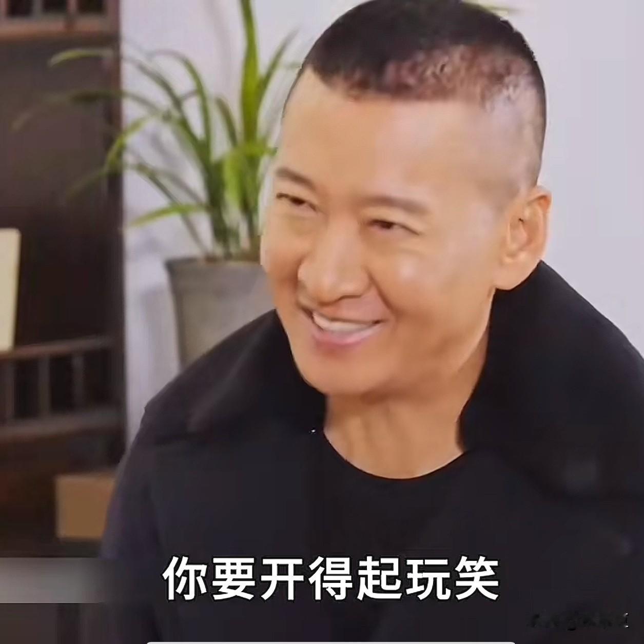 易立竞问周杰：“你是一个开得起玩笑的人吗？”谁都没想到周杰当场直接反问，语气特别