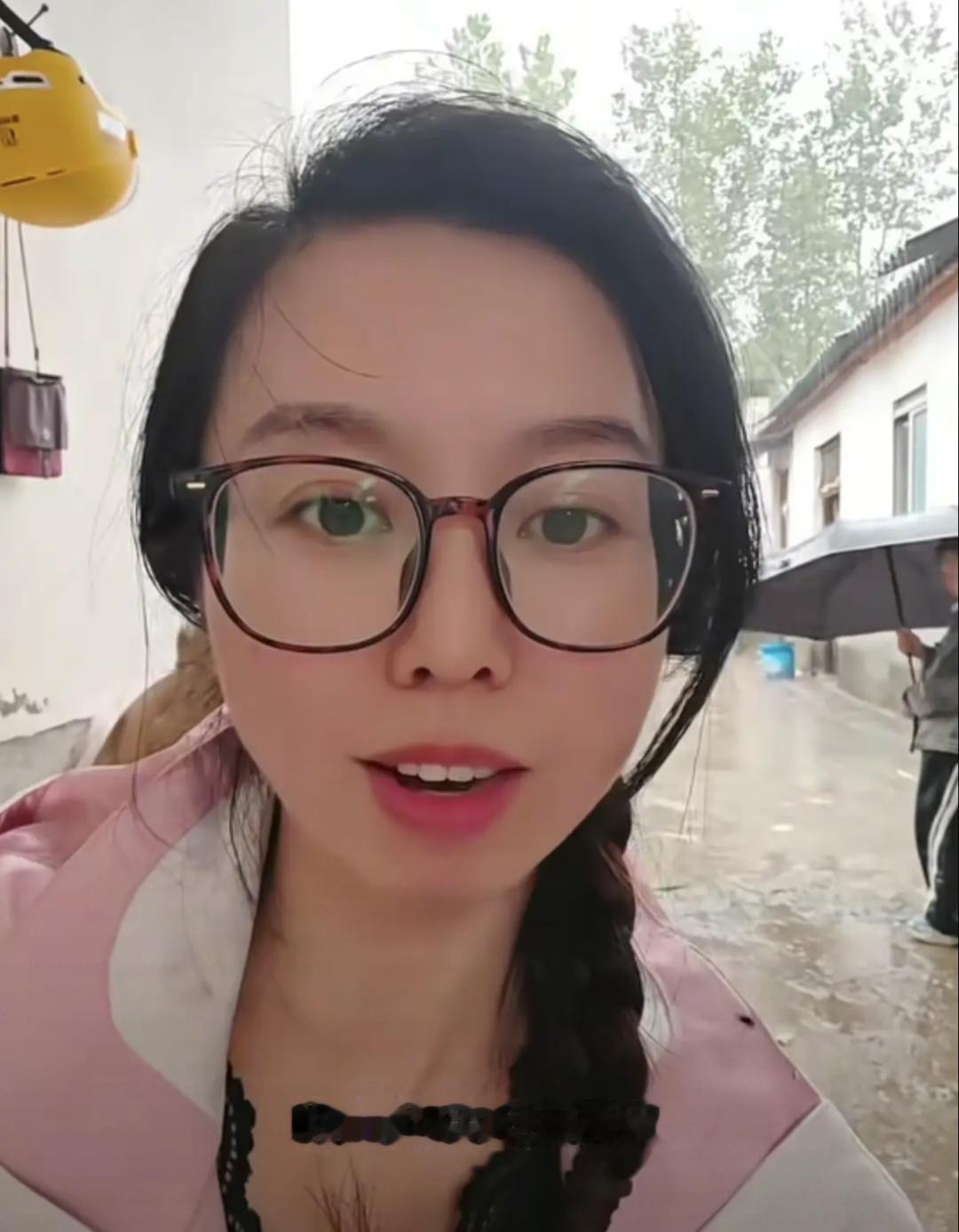 今年中秋，杜新枝发文悼念刚刚离世的郭希宽。文字里满是悲伤，感叹佳节思亲，老伴就这