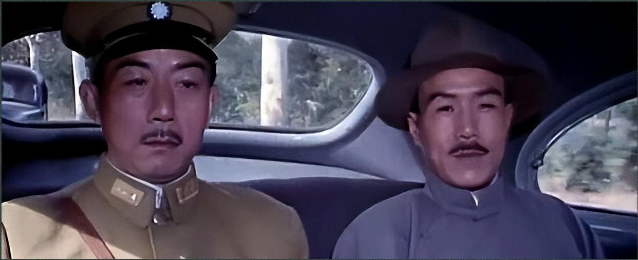 1980年，蒋经国深夜看完电影，盯着银幕上的“父亲”，只说了一句话。电影是大