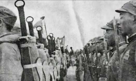 1945年夏，山东战场上，18岁的赵梓山至今记得老班长那条怪规矩，白刃战，谁先伸