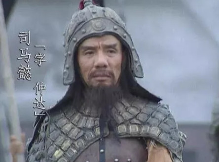 1991年，拍摄《三国演义》时，魏宗万看到唐国强就来气，跟导演抱怨：“凭什么唐国