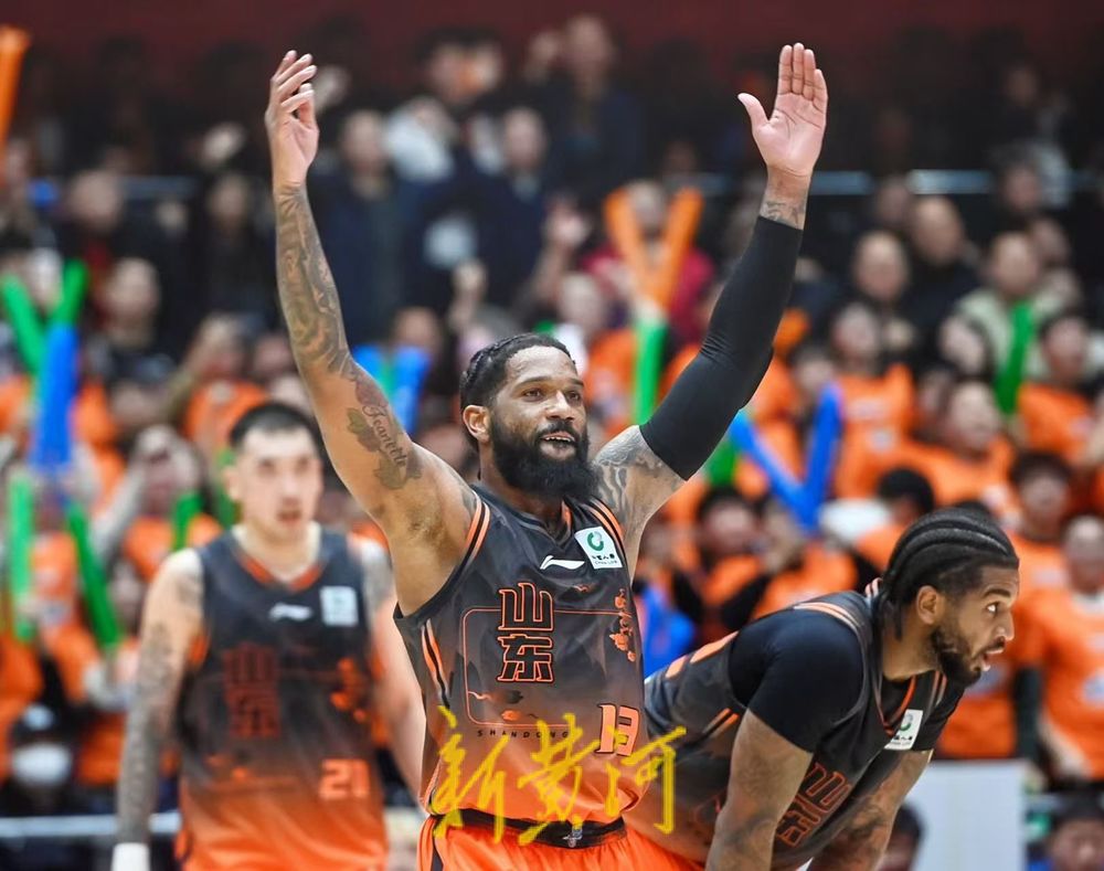 山东男篮因何爆冷拿下广厦? 双方主帅赛后都提到了球迷