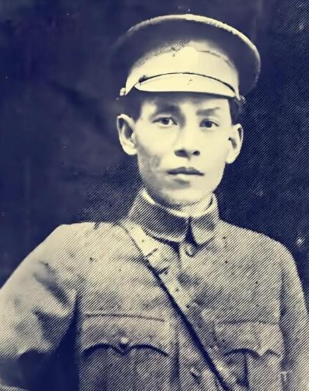 1921年，杜月笙带着30000大洋来找卢小嘉，求他放了黄金荣，但卢小嘉却说道：