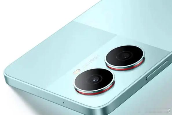 华为有款新机据悉要上8000毫安时的大电池，定位是中端机型，预计定价在2K左右，