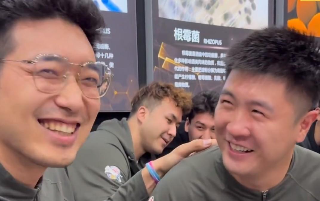 官宣的不要，悄悄的加入看来王薪凯已经正式加入了新疆男篮，赵睿出走，新疆后卫线严