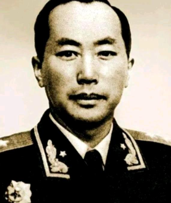 1947年，赵平和老婆叛变，将刘少文所在位置供了出来，国民党特务闯入食品店，想要