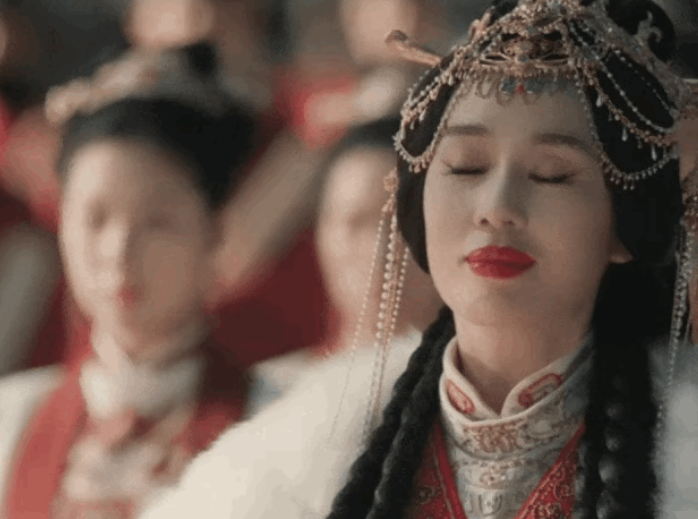 拍摄《藏海传》的郑晓龙导演的面子真大，居然请来了影后余男来饰演冬夏女王！余男