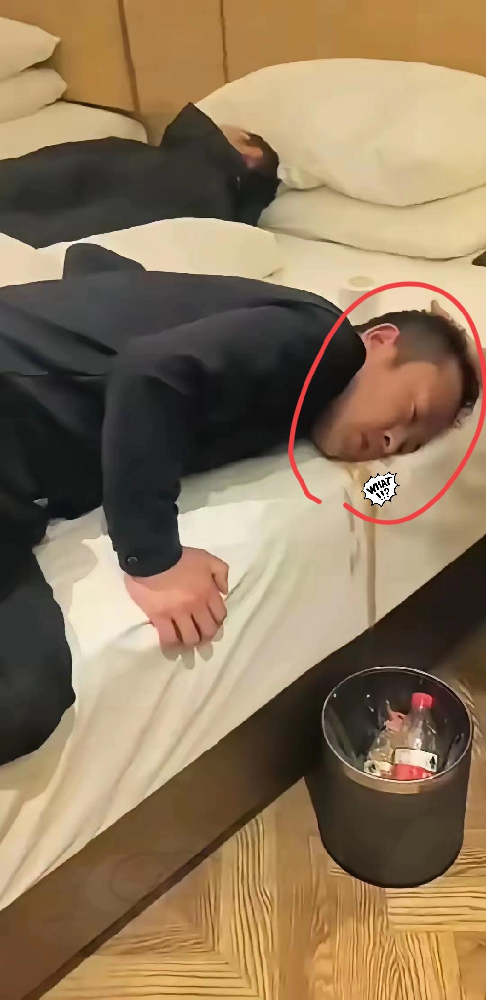 太痛心了！男子肝癌在身，却不听家人劝天天偷着喝酒，10分钟就能灌下一斤白酒