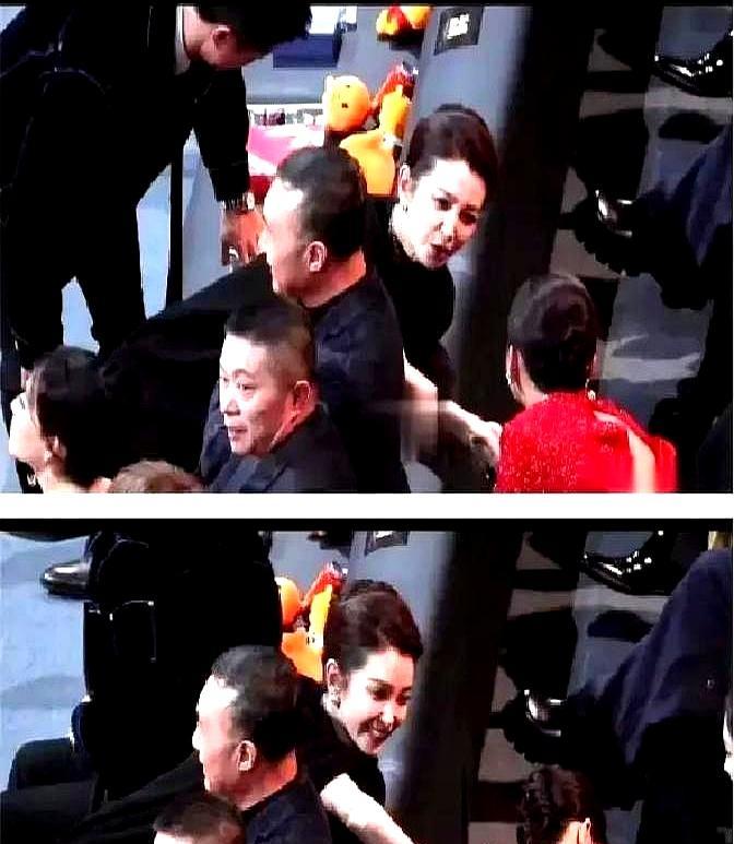 起身=会做人，坐着=耍大牌？网友拿尺子量腰板，量得比我妈挑女婿还细。辛芷蕾“