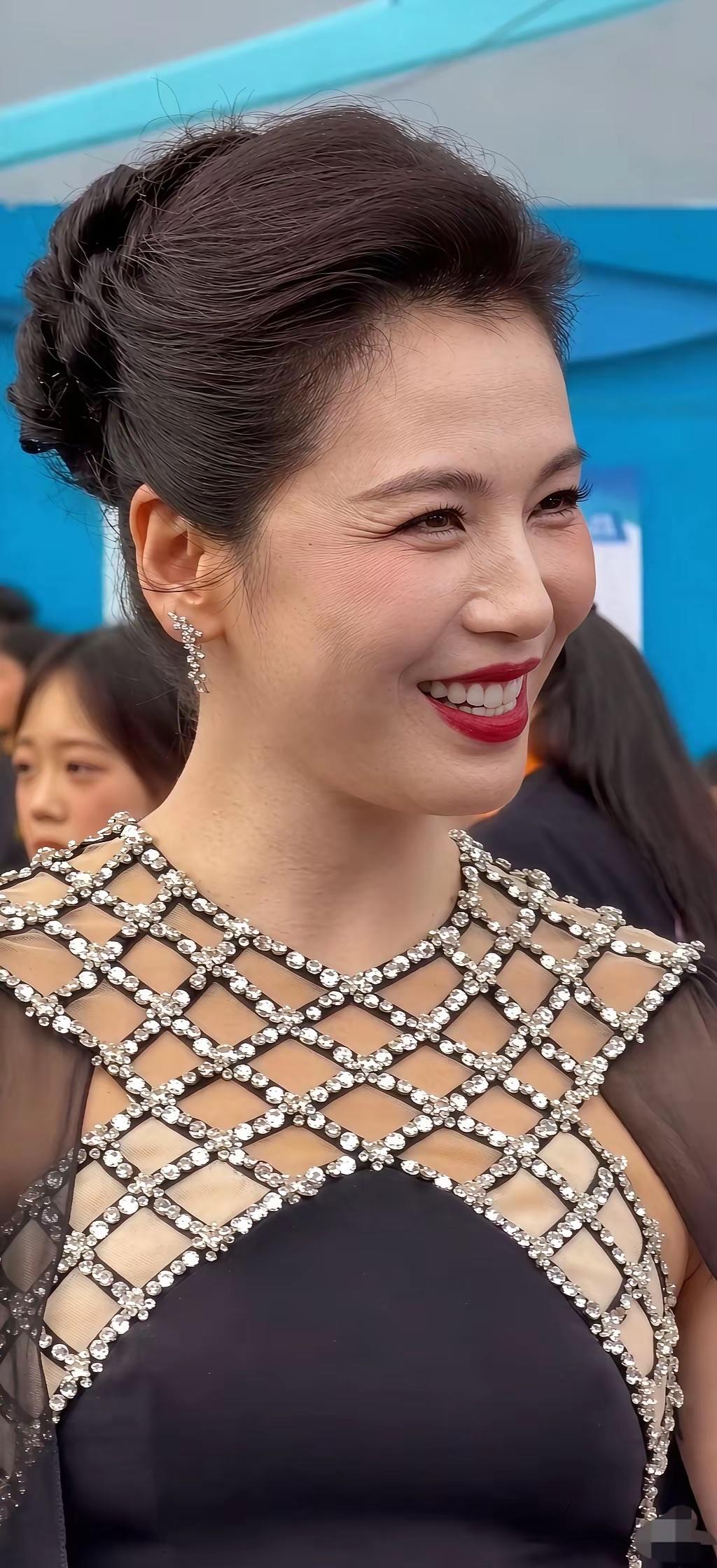 曾经的女神如今也老了，邹文也多了