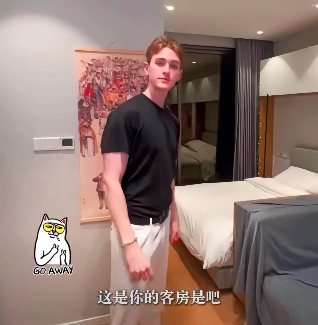 看了王水牛的视频，才发现这么多女生愿意无条件献身给他，都在他的精准算计之内。王