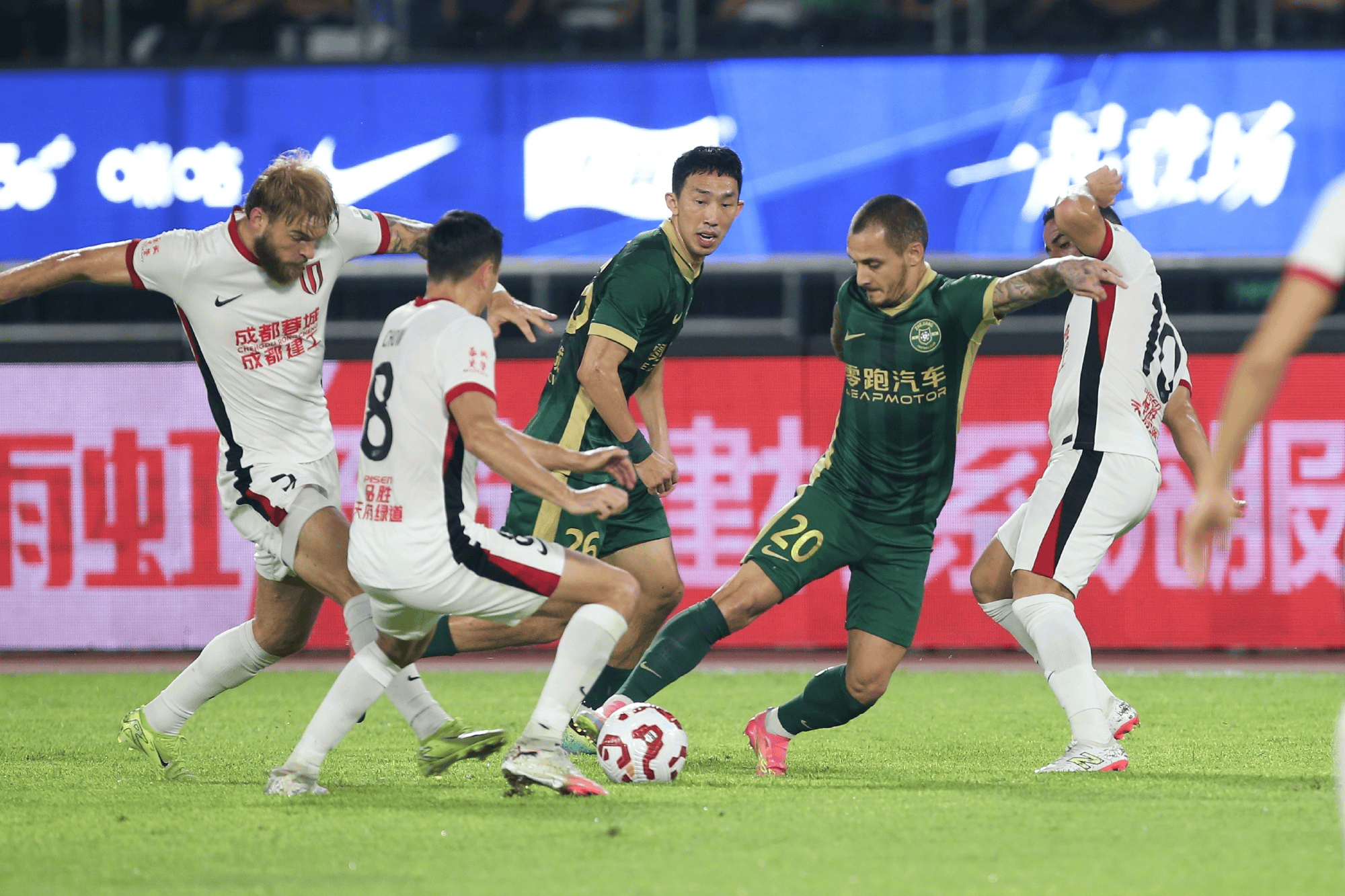 体坛: 米特里策接受鼻中隔偏曲矫正手术, 预计恢复期2周