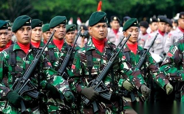 刚跟美国拜了把子，关系升级成最高级别的“全面战略伙伴”。一年后，越南军方内部悄