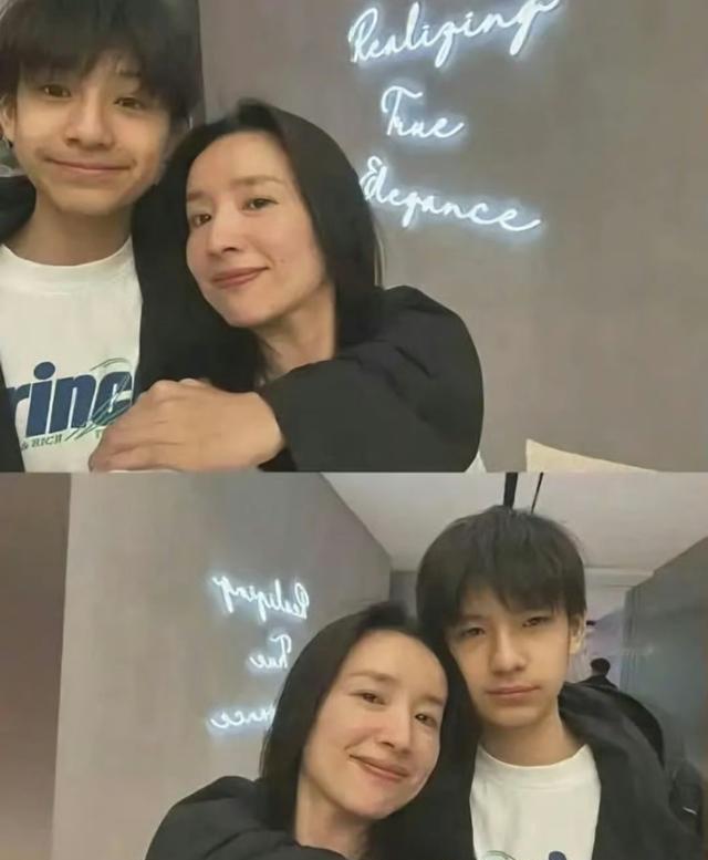 董洁素颜出镜惹争议，15岁顶顶身高一米八，母子关系变化引人深思