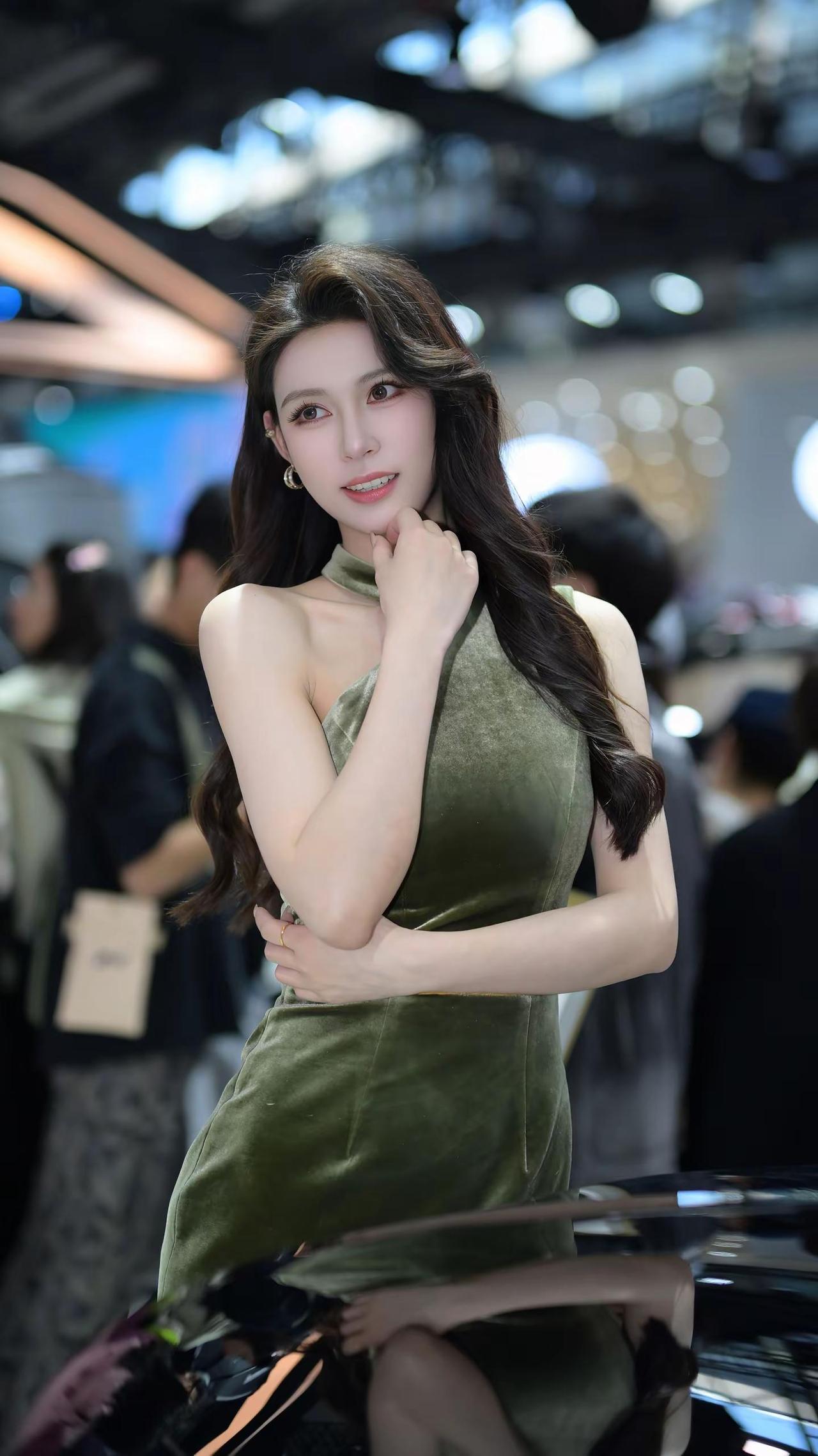 车模小姐姐。2025广州车展车模小姐姐车模美女