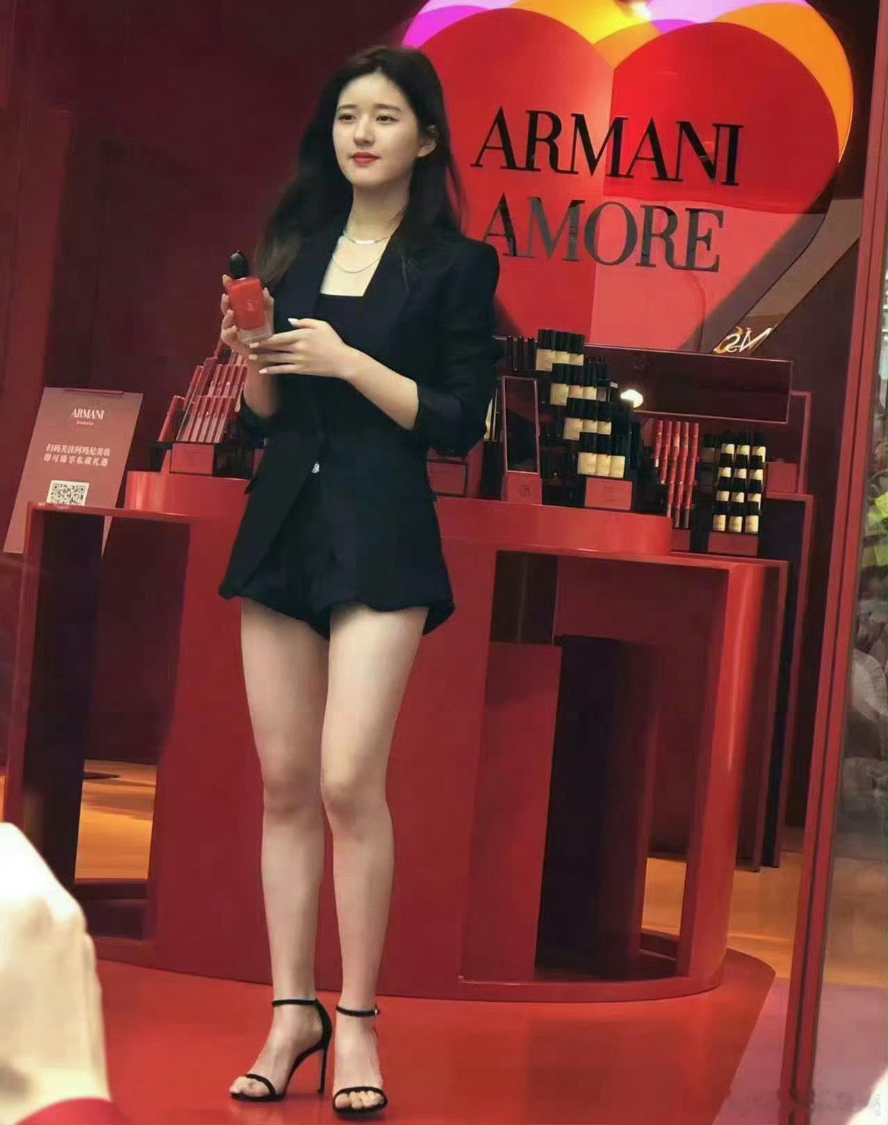 银河酷娱把老板挤走再把销冠挤走这公司艺人看了一圈就认识个赵露思