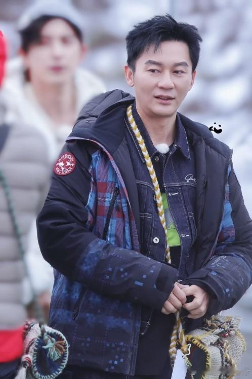 敖瑞鹏李晨一个不尊老一个不爱幼敖瑞鹏李晨冰桶“互坑”名场面！敖瑞鹏从微笑到表情