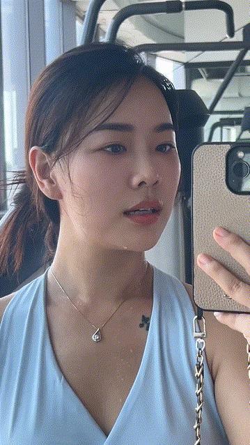 有纹身，可惜了[墨镜]