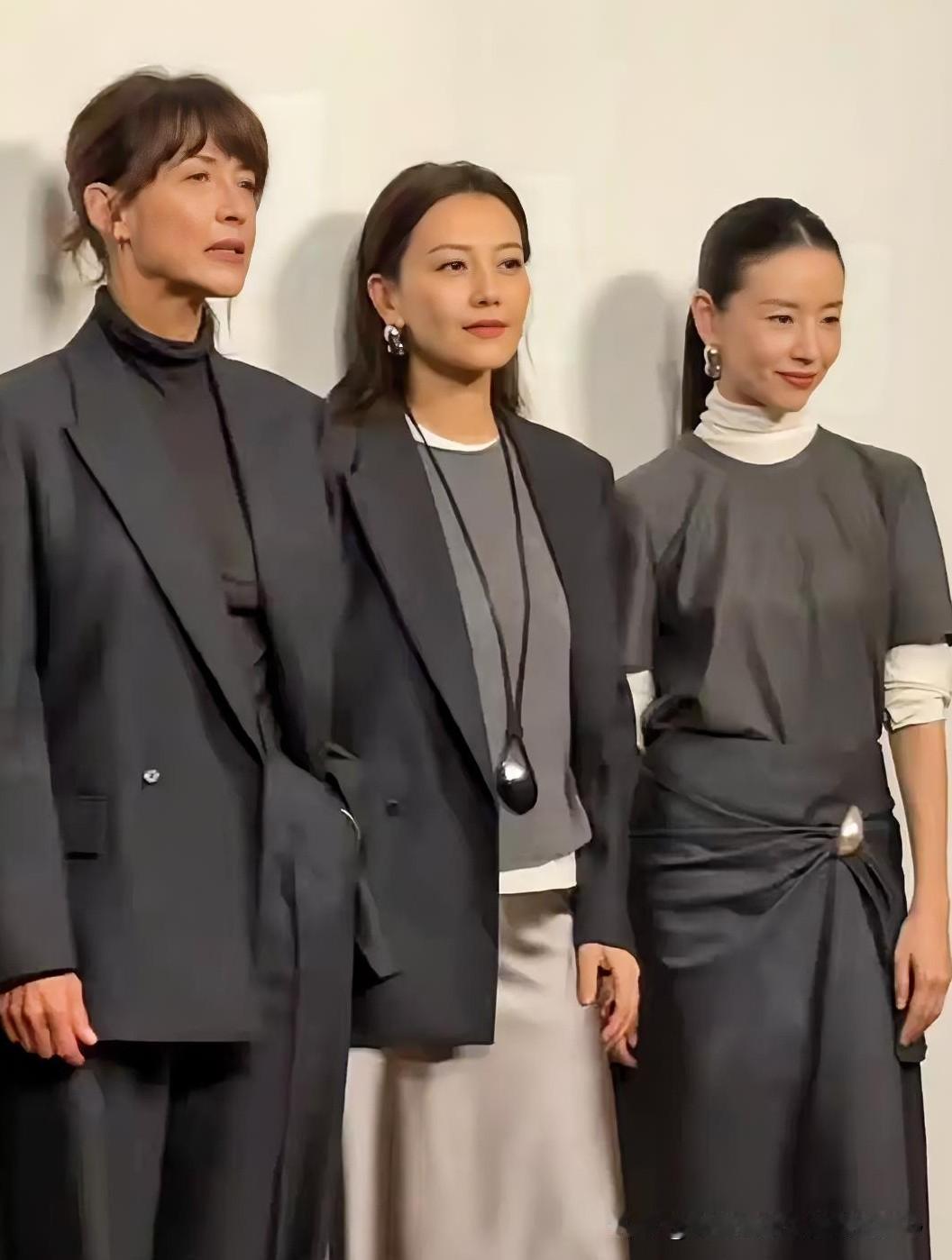 这下彻底藏不住了！天津这场活动一曝光。全国网友都在夸这三位女神。45岁的高