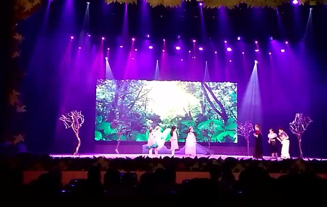 怎么样才能上台表演节目 1799890646289165954.jpg?id=0