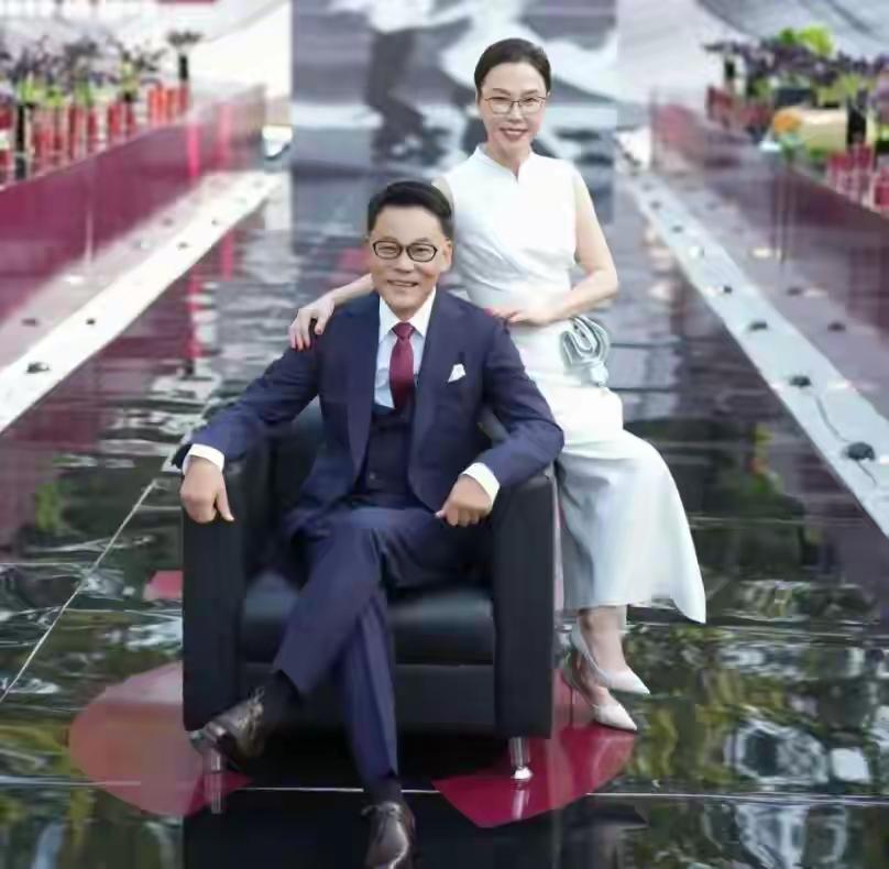 当当李国庆突然发声，要自掏腰包帮西贝开新公司，还喊上华与华、罗永浩搭把手。视