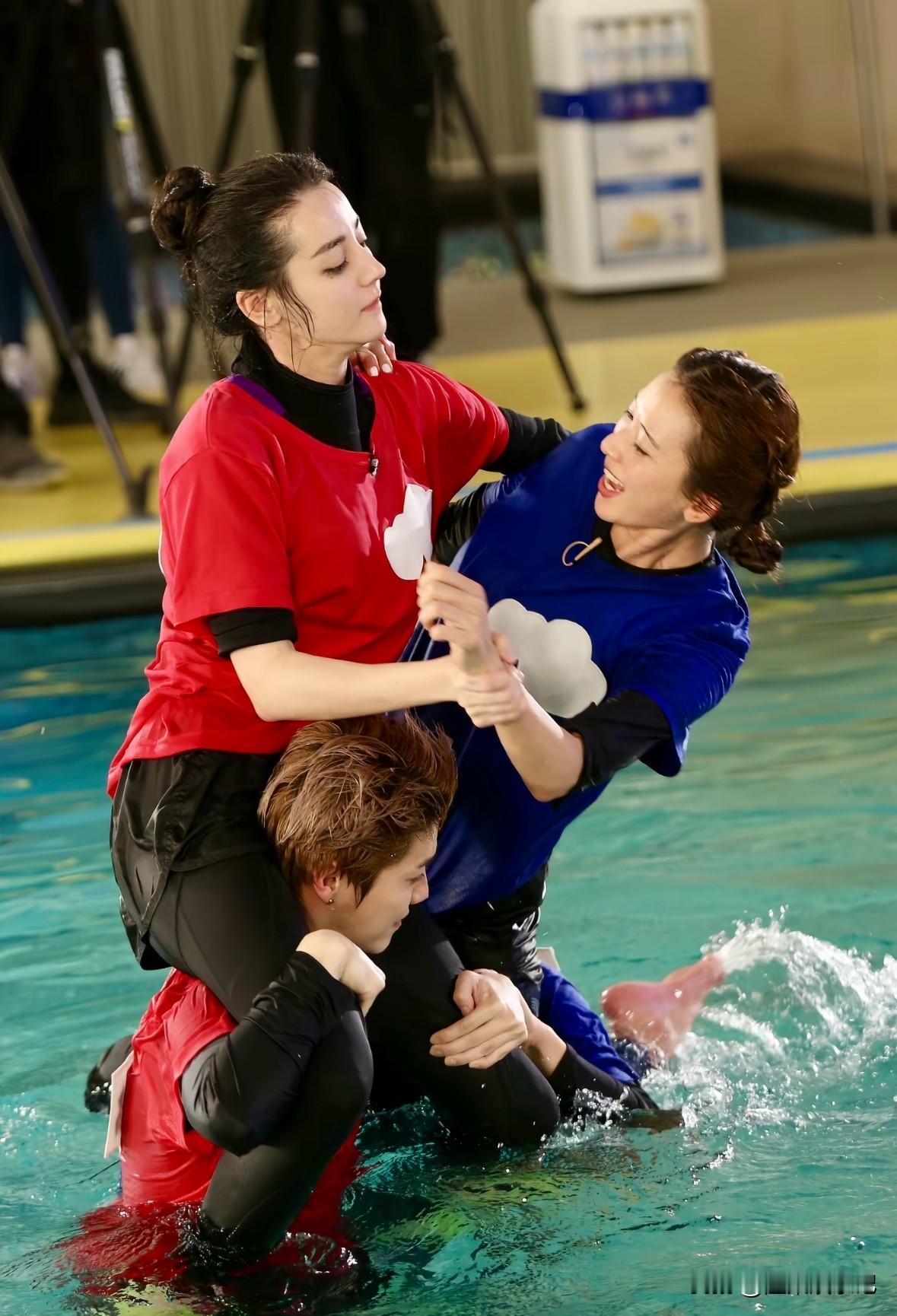 迪丽热巴和林志玲两位女神哪个更厉害呢？