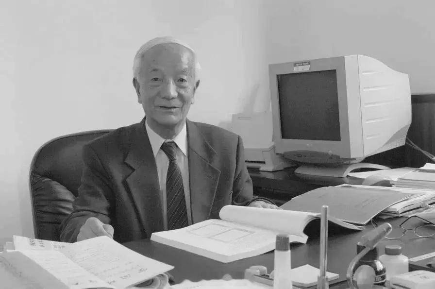 中国共产党优秀党员，我国航天事业开拓者之一，著名空间技术专家，中国科学院院士，国