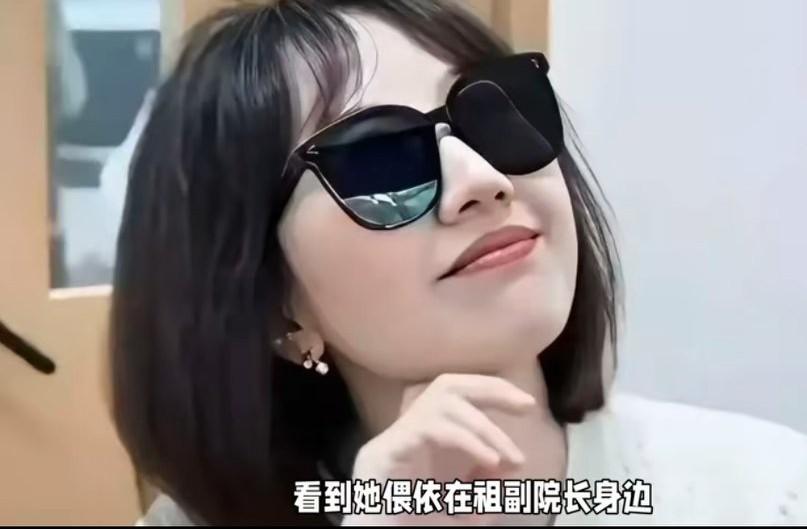 曾医生长得其实挺漂亮，是一名眼科医生，技术杠杠的。如果不是她和院长发生了这件丑闻