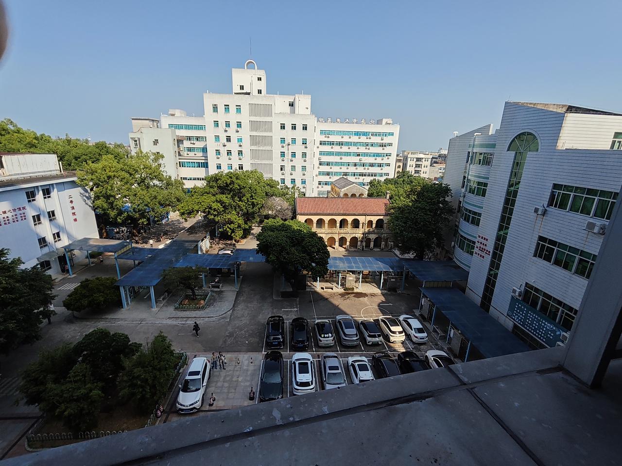 非常现实的一段话：职场里面领导说的话，会扯淡、会忽悠、会健忘、会假大空没营养，但