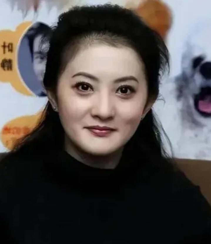 “小婉君”金铭44岁现状，个子太矮，事业受挫，单身未婚未孕。当年红遍大江南北的“