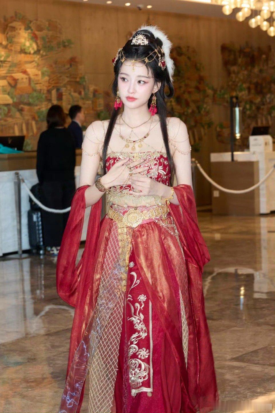孙怡王牌红装路透孙怡你怎么越来越美了，到底要惊艳我多少次哇！王牌红装路透，异域风