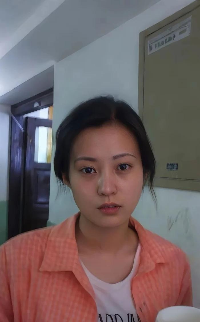 怪不得当年邓超会喜欢郝蕾，原来年轻的时候这么青涩美丽