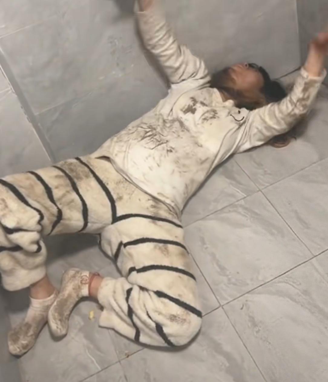 怀孕七个月的妻子患精神分裂症，丈夫希望生下孩子后好转。近日，一男子把他怀孕七个