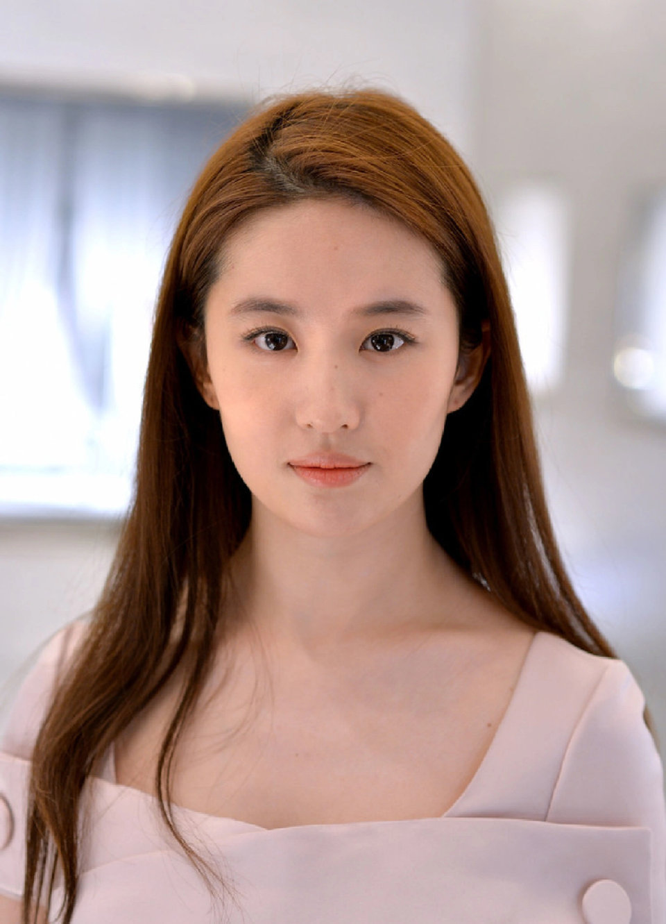 感觉刘亦菲的眼睛才是她的五官之首…​​​